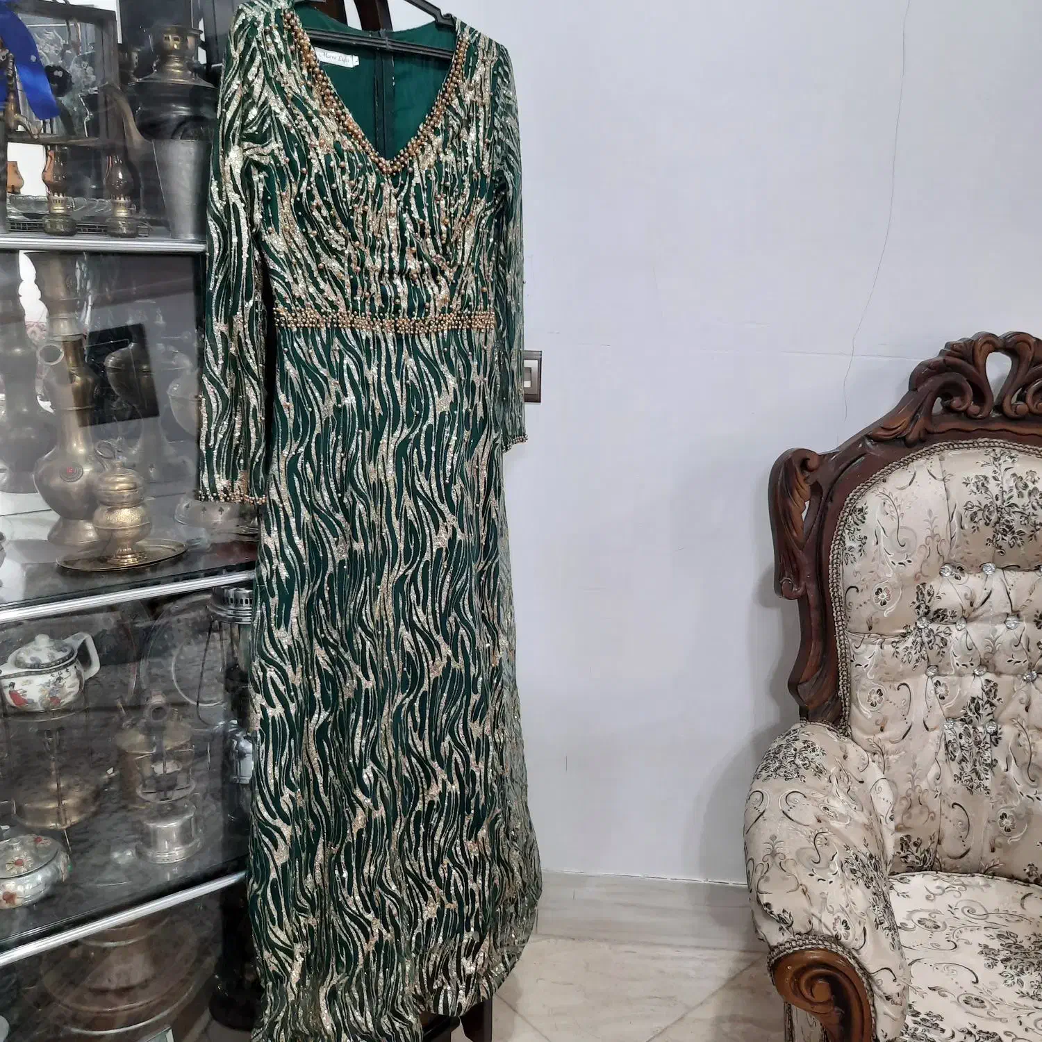 لباس مجلسی|لباس|فردوس (خراسان), |دیوار