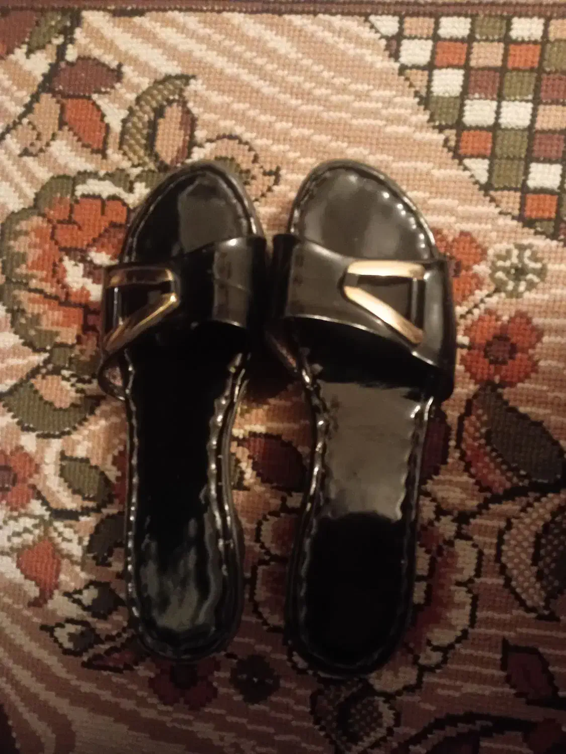 صندل مجلسی|کیف، کفش، کمربند|قم, سراجه (۱۵ خرداد)|دیوار