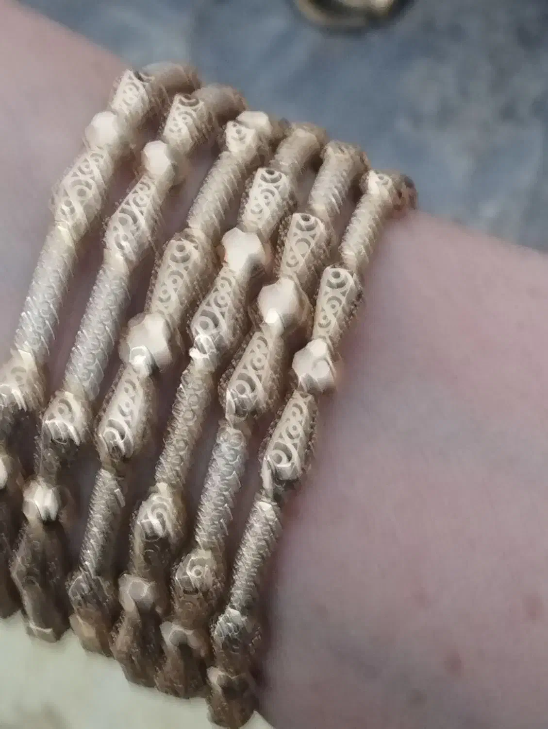 دستبند طلا|جواهرات|ایوان, |دیوار