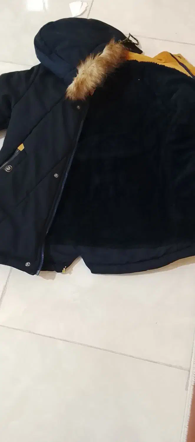 کاپشن|لباس|الیگودرز, |دیوار