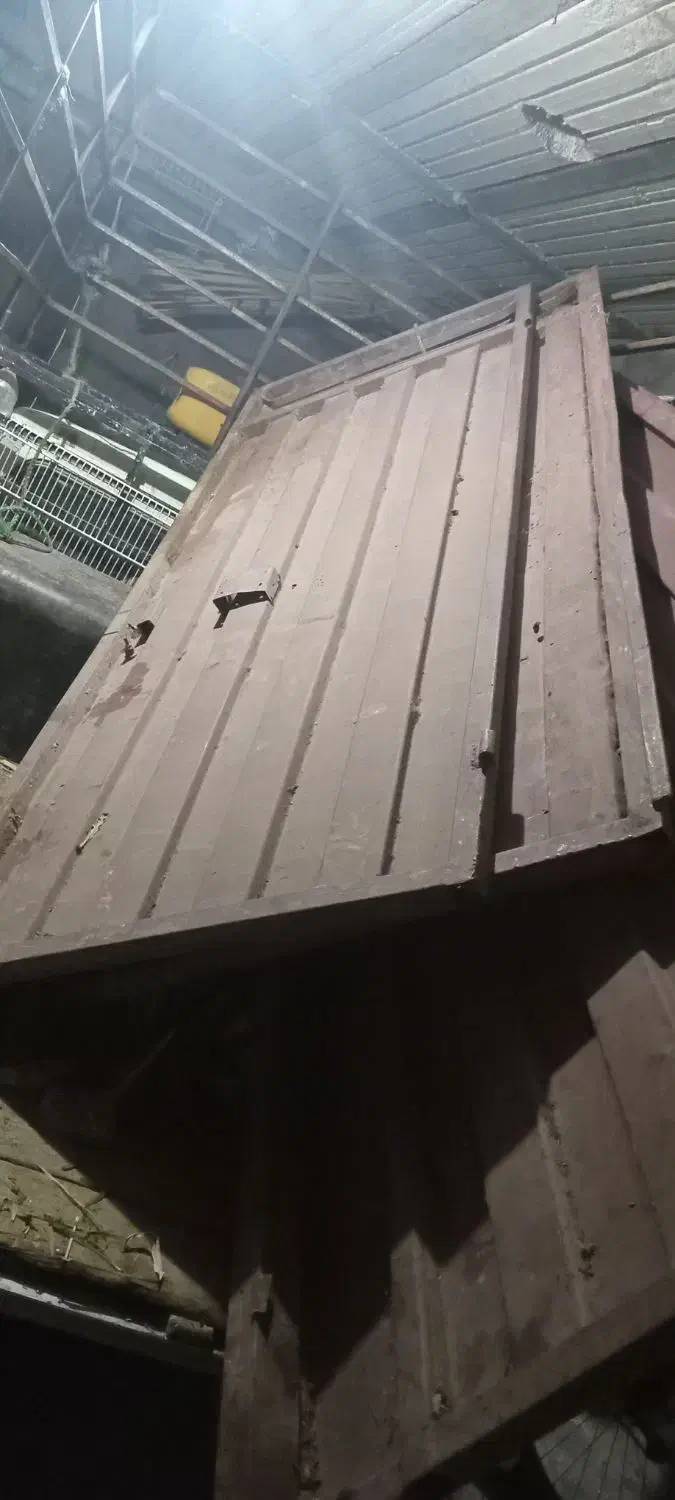 در حیاط|مصالح و تجهیزات ساختمان|خان ببین, |دیوار