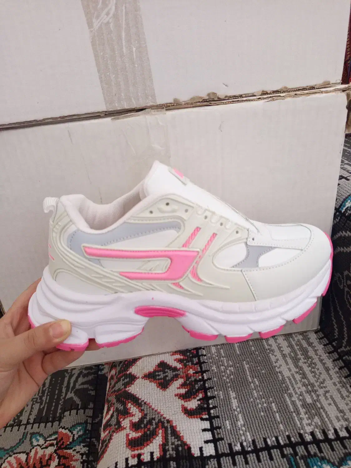 کتونی|کیف، کفش، کمربند|ساوه, |دیوار