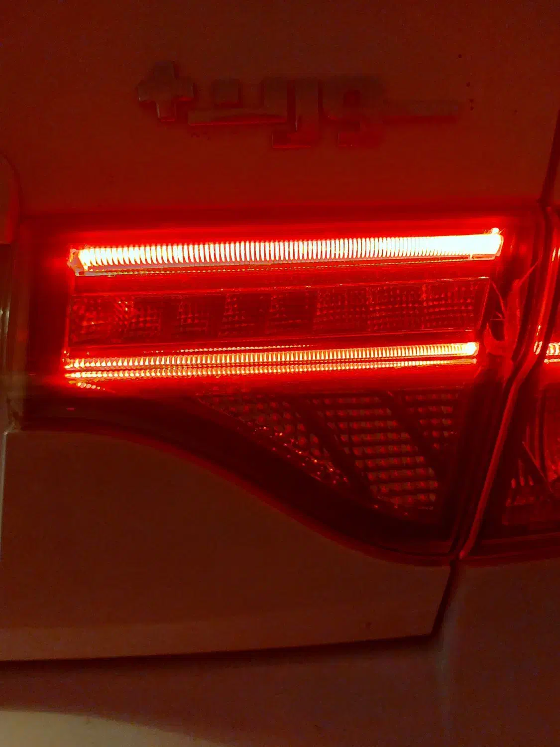 چراغ خطر سورن پلاس سمت شاگرد روی درب صندوق|قطعات یدکی و لوازم جانبی|کرج, دهقان ویلا|دیوار