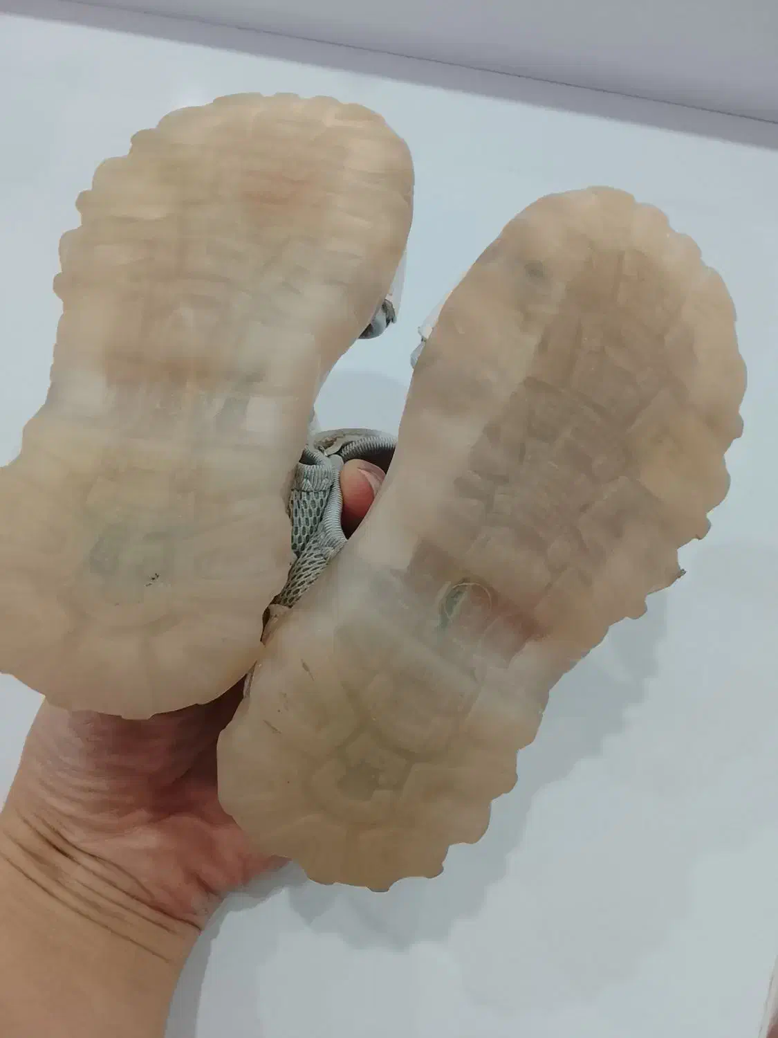 تعدادی کفش و صندل و کالج مجلسی بچگانه|کفش و لباس بچه|هشتگرد, فاز ۱ مهستان|دیوار