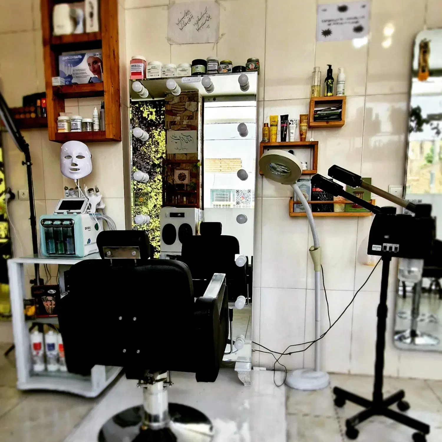 سالن آرایشگری و فشیال مردانه|استخدام درمانی، زیبایی، بهداشتی|فلاورجان, |دیوار