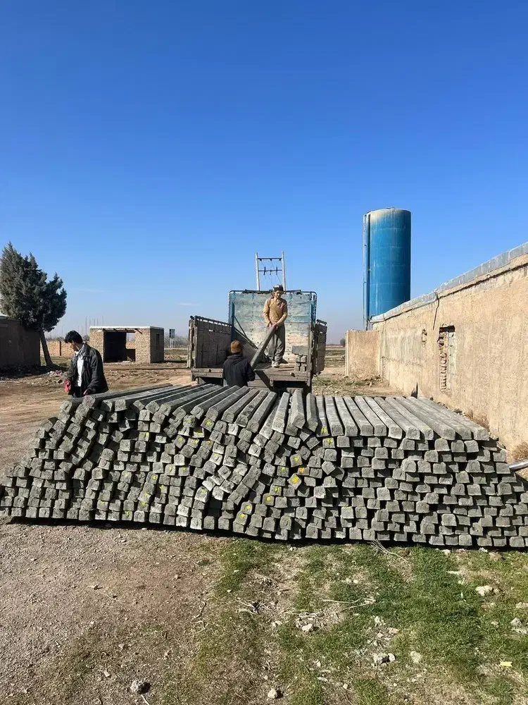 تیرک بتنی پایه بتنی ستون سیمانی ستون باغی فنس|خدمات باغبانی و درختکاری|قزوین, |دیوار