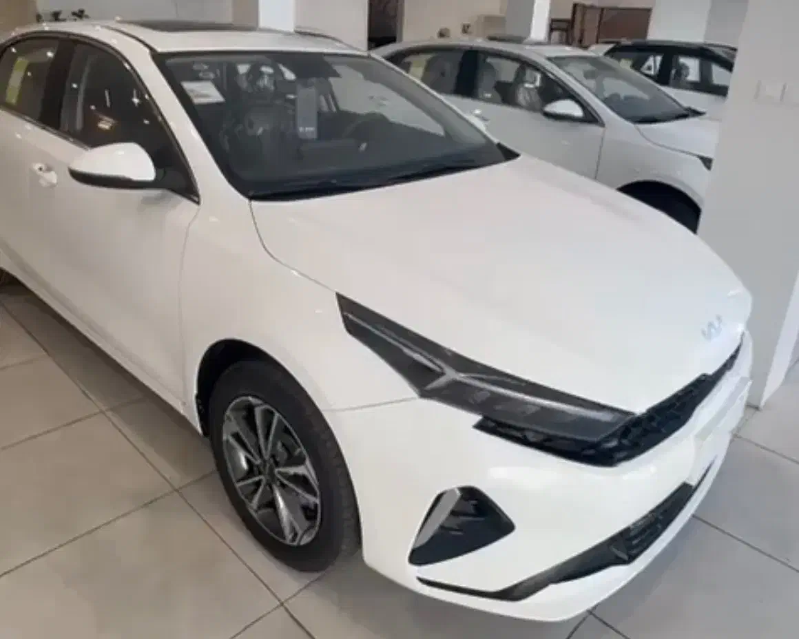 کیا K3 (کی۳، کا۳) ۲۰۲۵|خودرو سواری و وانت|تهران, درختی|دیوار