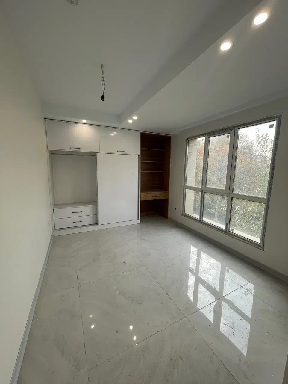 واحد آپارتمان ۲۰۰ متری ، نوساز ، سروستان پاسداران