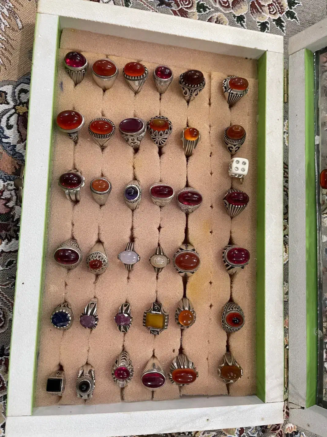 انگشتر کهنه|کلکسیون اشیاء عتیقه|میانه, |دیوار