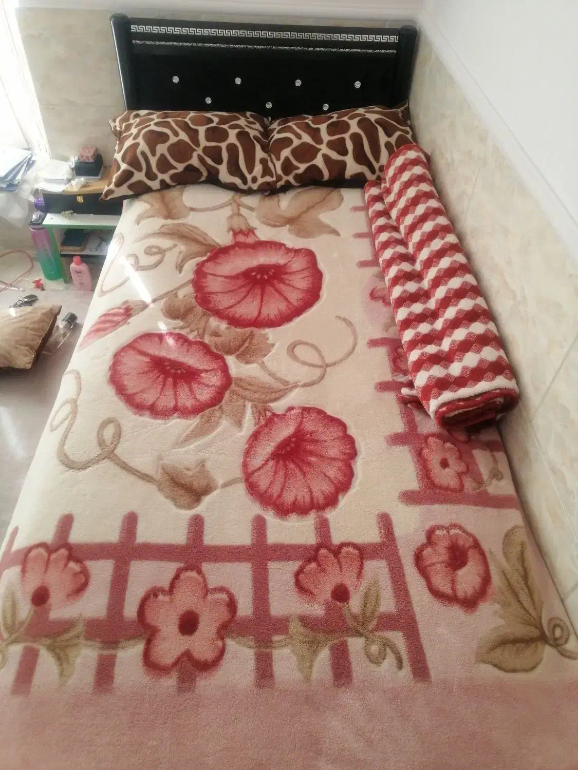 سرویس خواب|تخت و سرویس خواب|شیراز, دست خضر|دیوار