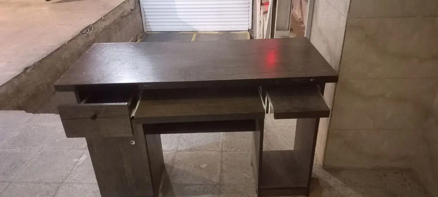 میز تحریر سالم در حد نو|میز تحریر و کامپیوتر|اشتهارد, |دیوار