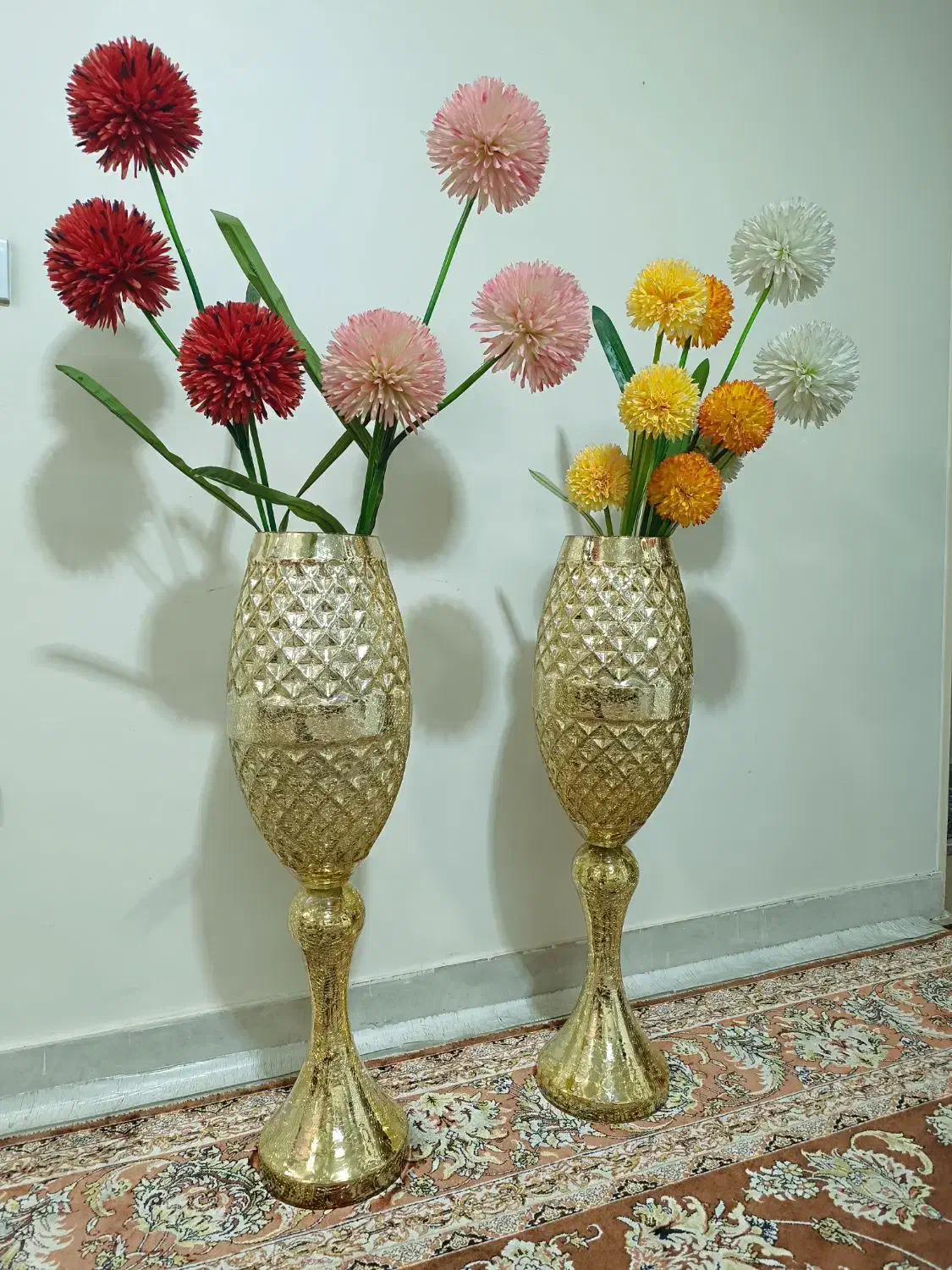 گلدان+ گل|گل مصنوعی|نسیم‌شهر, |دیوار