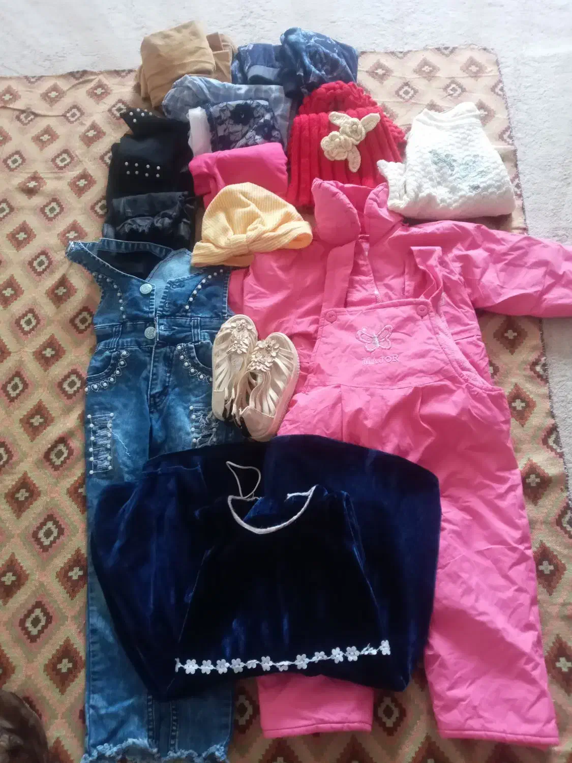 وسایل شخیصی|کفش و لباس بچه|شاندرمن, |دیوار