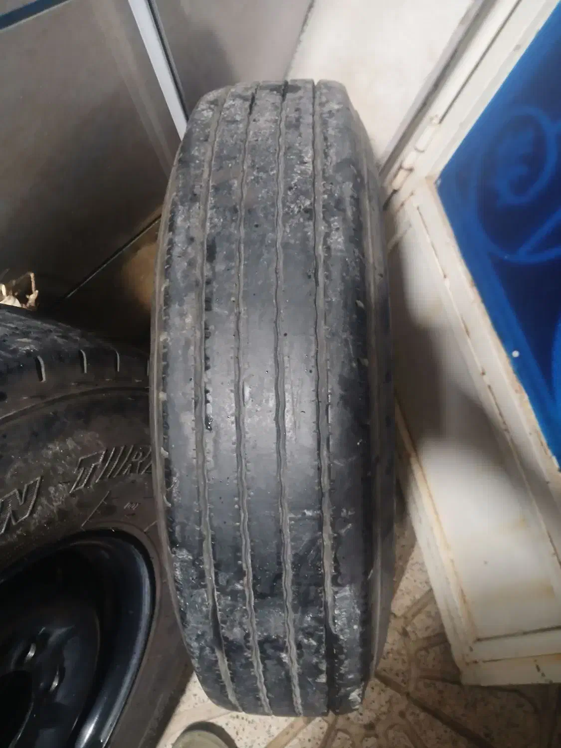 لاستیک عقب نیسان|قطعات یدکی و لوازم جانبی|شال, |دیوار