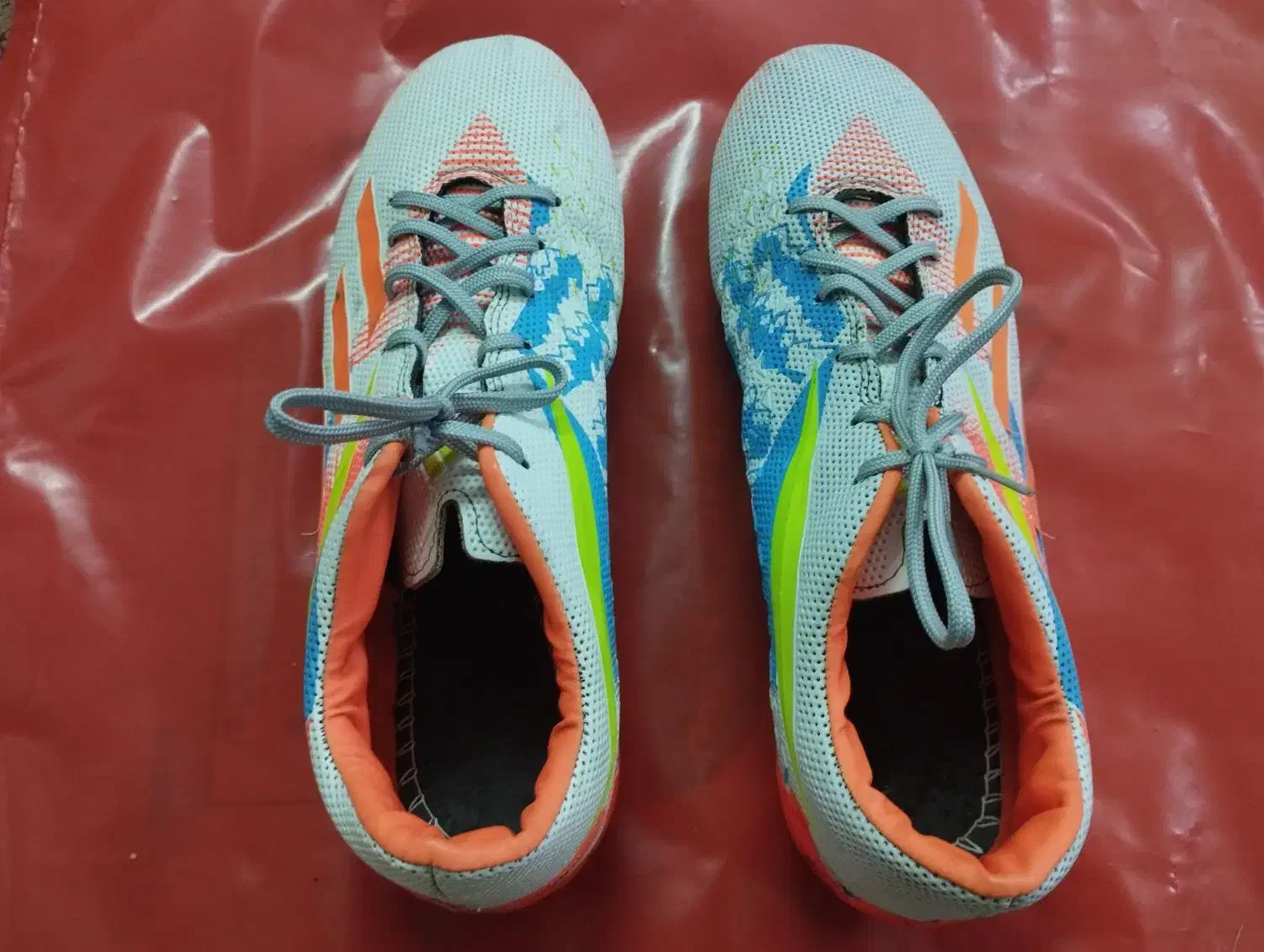 کفش چمن|تجهیزات ورزشی|جهرم, |دیوار