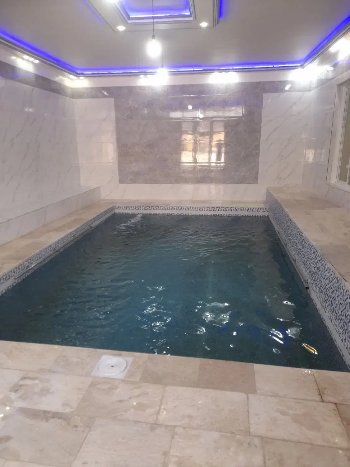 اجاره  روزانه ساعتی باغ ویلا استخر سرپوشیده آبگرم|اجارهٔ کوتاه‌مدت ویلا و باغ|ماهدشت, |دیوار