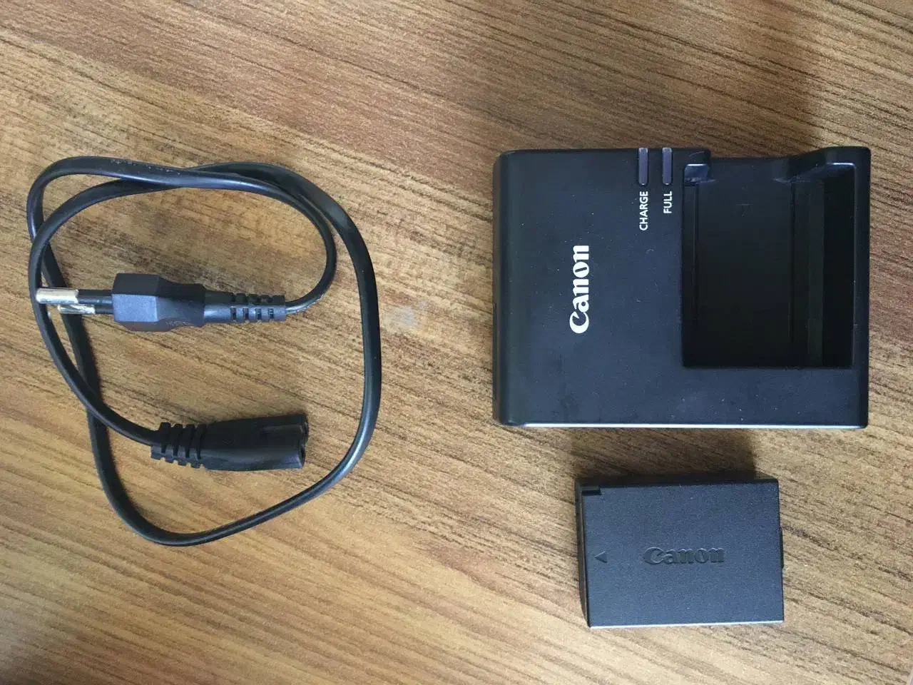 دوربین Canon 1300d با تجهیزات کامل و لنز 18-55|دوربین عکاسی و فیلمبرداری|اصفهان, نقش جهان|دیوار