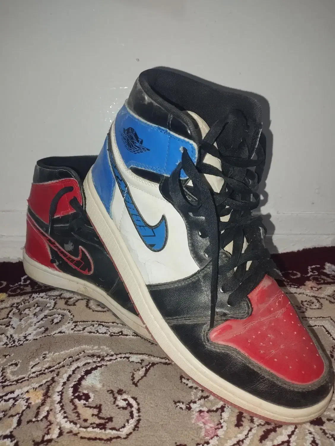 دو جفت کفش|کیف، کفش، کمربند|سرپل ذهاب, |دیوار