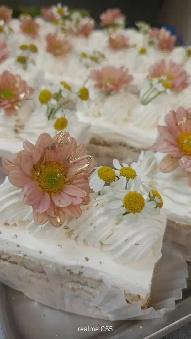 قنادی .تر کار به روز و با سلیقه .|استخدام خدمات فروشگاه و رستوران|قم, انسجام|دیوار