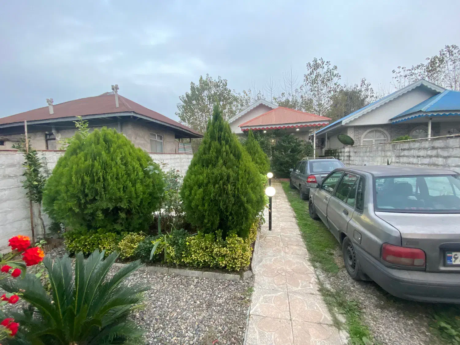 ویلا ۲۹۰متر زمین ۱۰۰متر بنا مبله سند|فروش خانه و ویلا|رشت, گلسار|دیوار