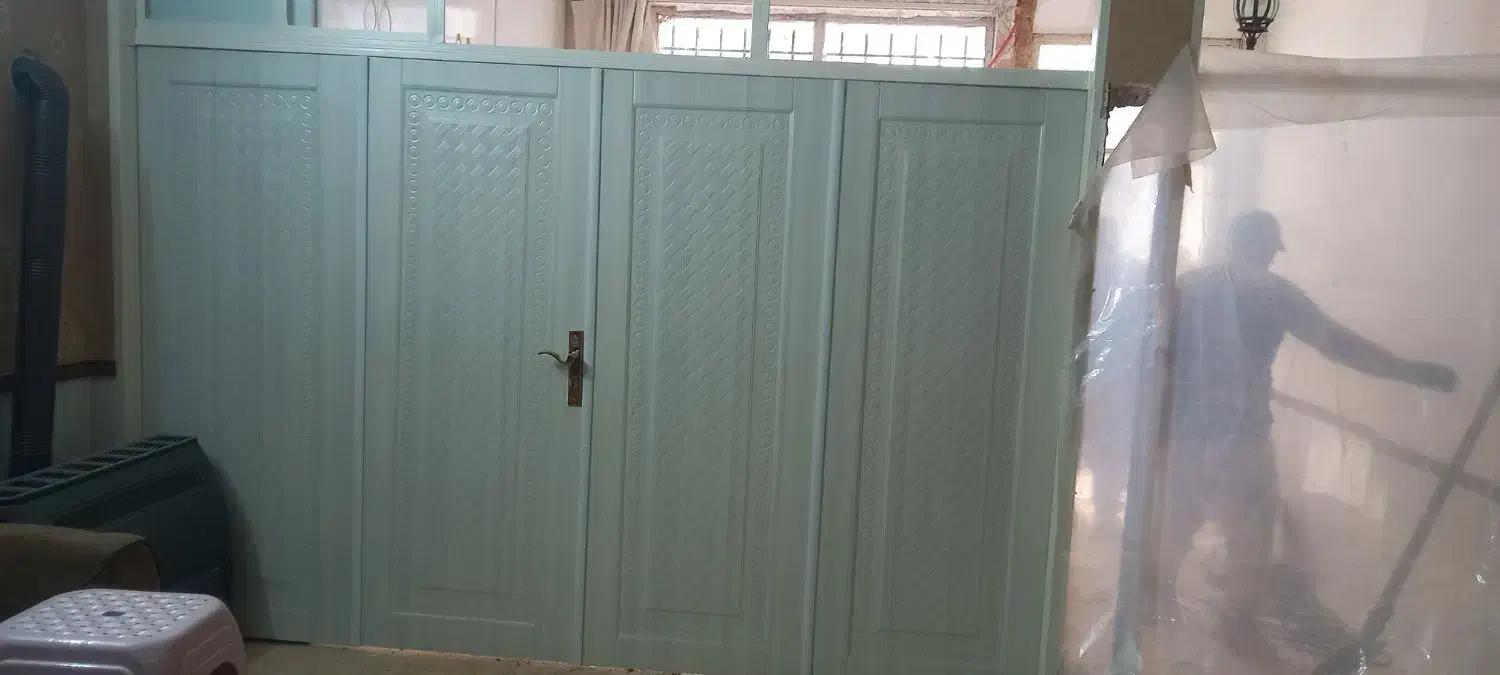 درب چوبی ۴ لت سالم|مصالح و تجهیزات ساختمان|مشهد, انقلاب|دیوار