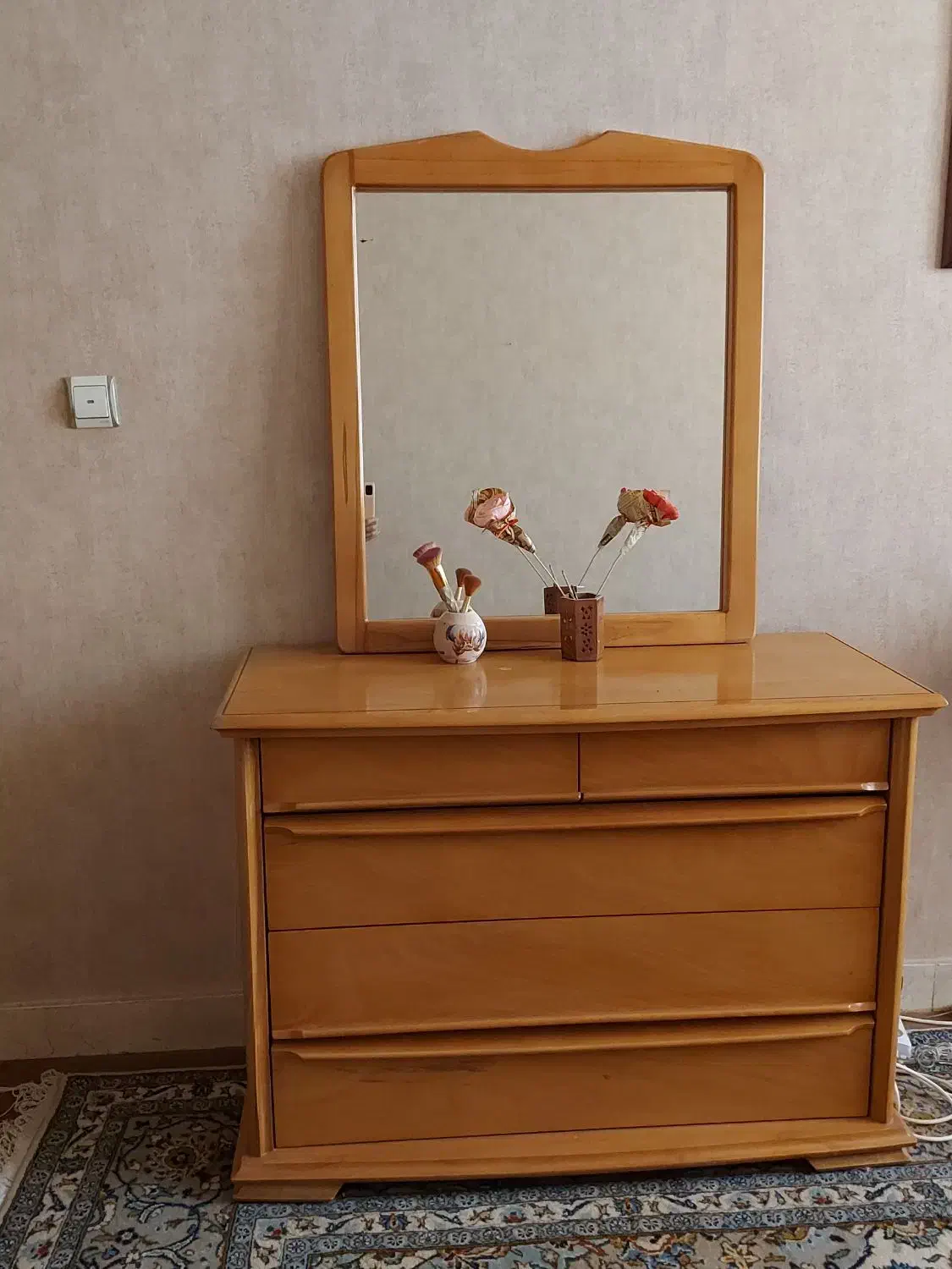سرویس خواب ۲ نفره چوبی ، میز آرایش ،۲پاتختی .سالم|تخت و سرویس خواب|تهران, اباذر|دیوار