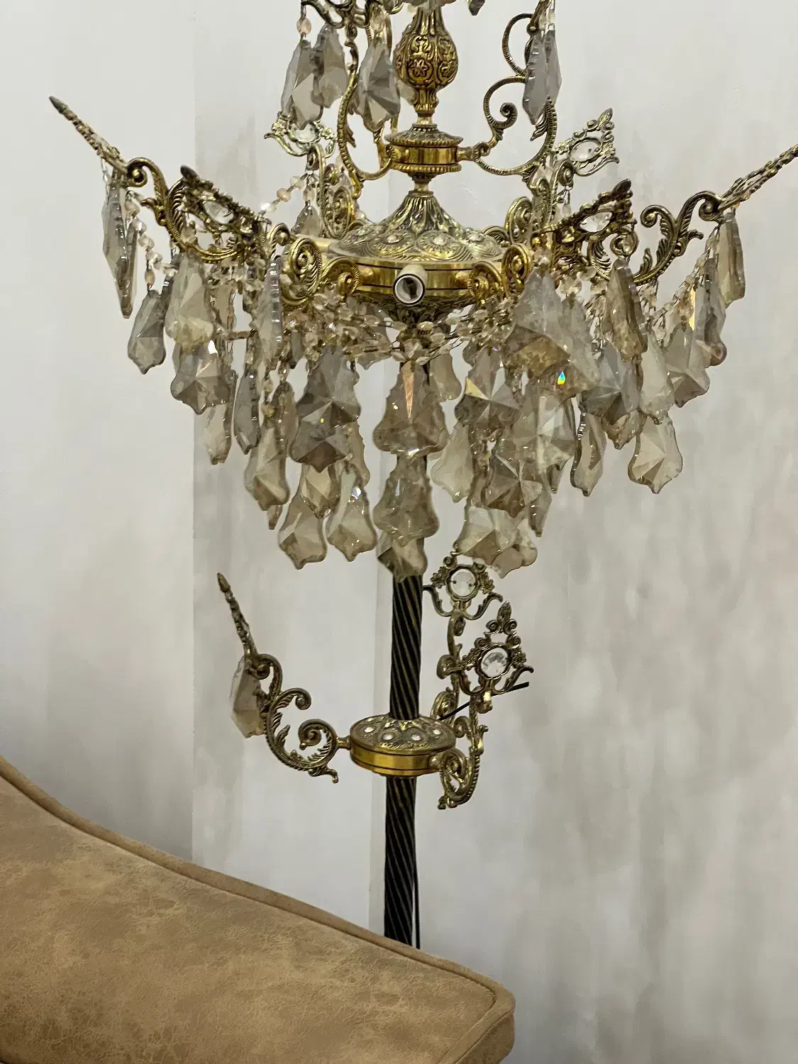 لوستر برنجی|لوستر و چراغ آویز|قرچک, دانشگاه پیام نور قرچک|دیوار