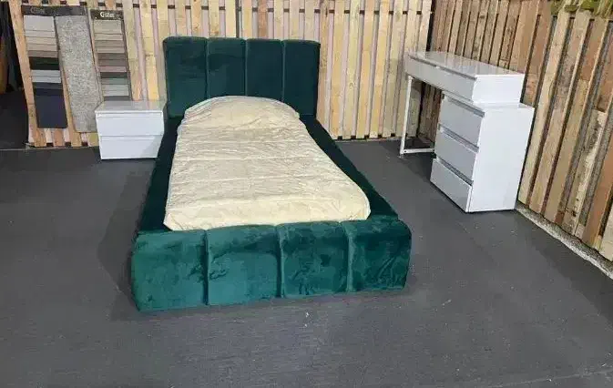 سرویس خواب مدرن/پارچه ای و ملامینه|تخت و سرویس خواب|گلبهار, شهر جدید گلبهار|دیوار