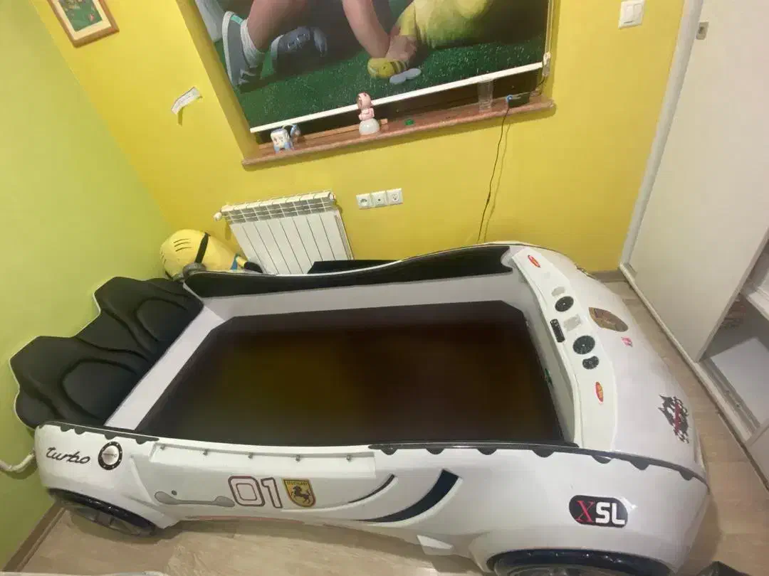 پورشه سفید|تخت و سرویس خواب|رشت, فرزانه|دیوار