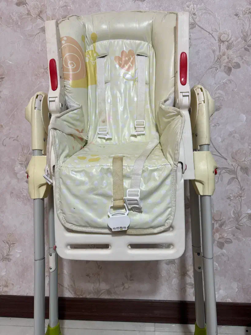 صندلی غذا بچه|تخت و صندلی بچه|اصفهان, خیادان|دیوار