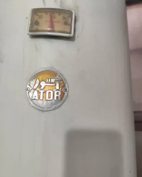 آبگرمکن مخزنی کاملا سالم|آبگرمکن، پکیج، شوفاژ|اصفهان, الهیه|دیوار