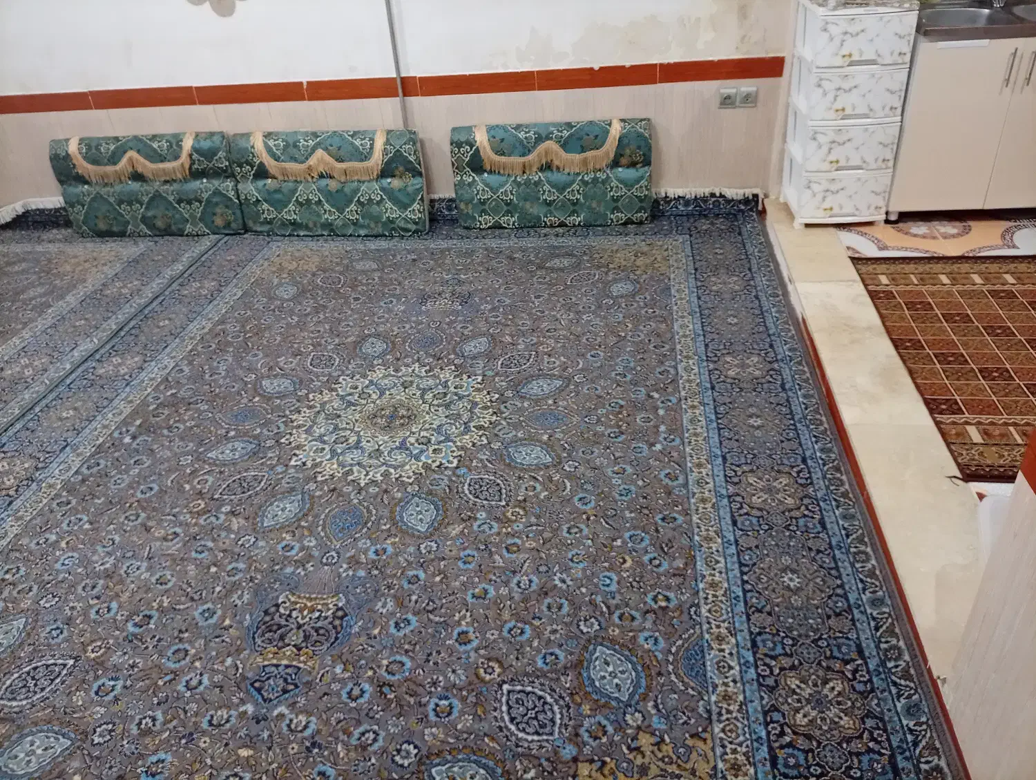 فروش فرش و پشتی|فرش|مهاباد (آذربایجان غربی), |دیوار