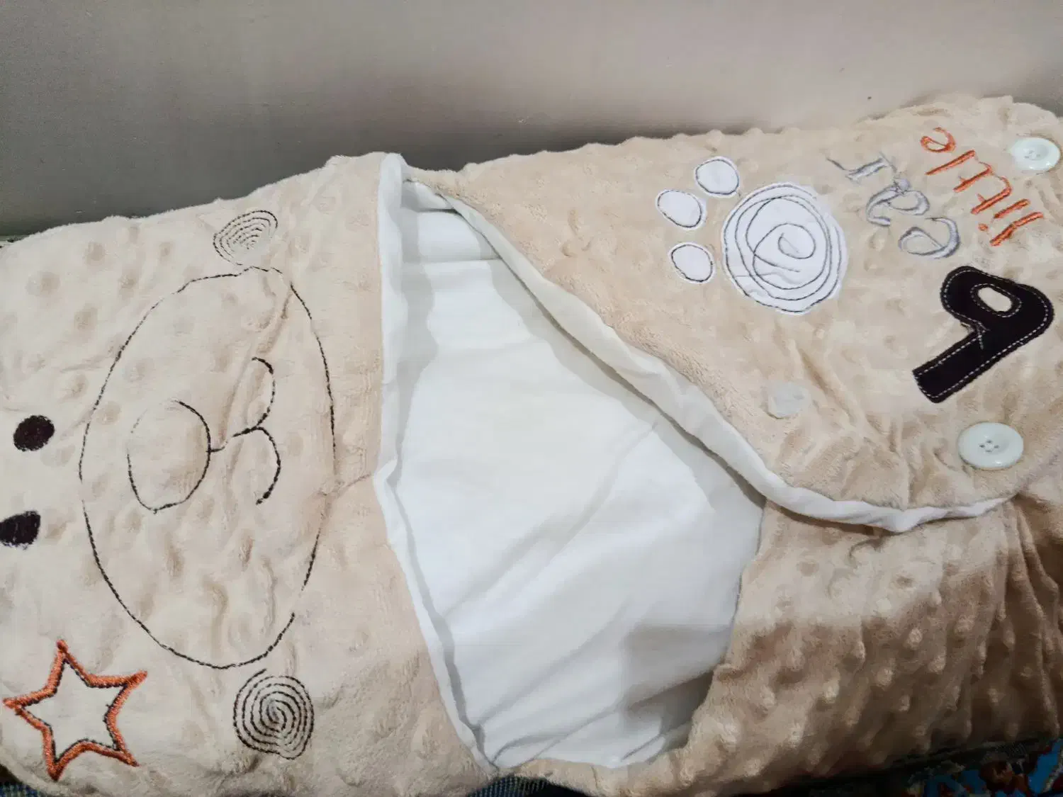 پتو دور پیچ نوزاد|رختخواب، بالش، پتو|اهواز, شهرک حفاری|دیوار