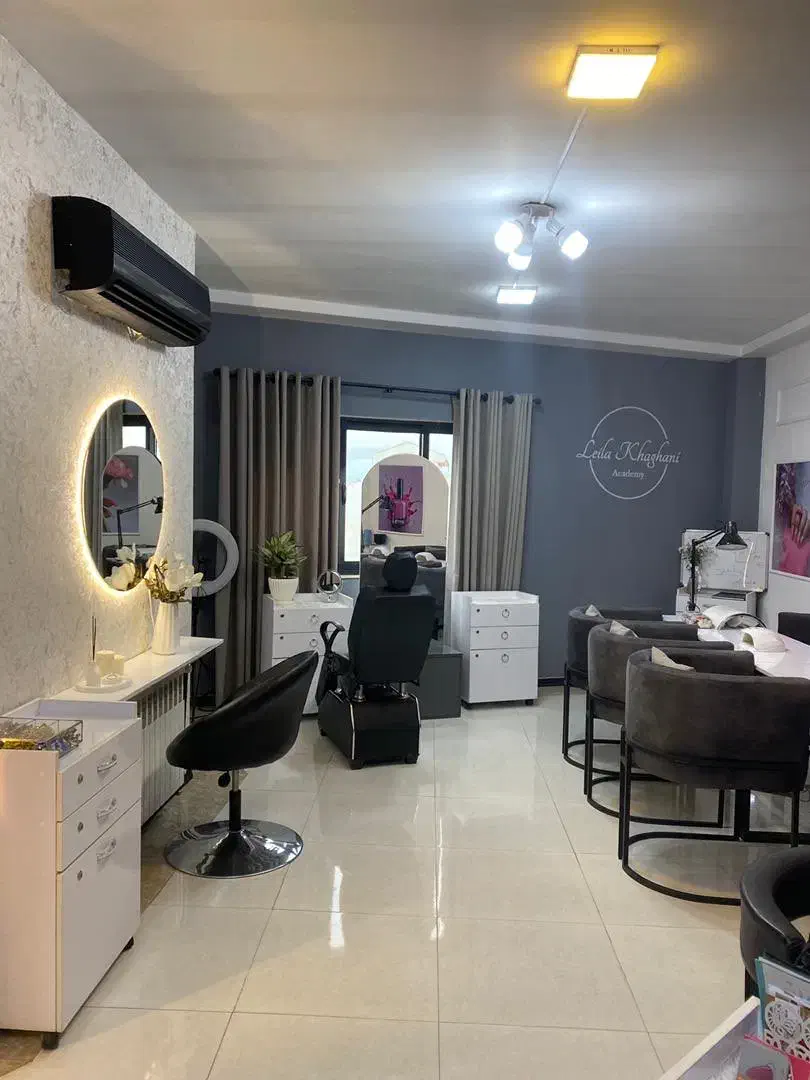واگذاری سالن زیبایی همراه با پرسنل در بهترین جا|خدمات آرایشگری و زیبایی|رشت, معلم|دیوار