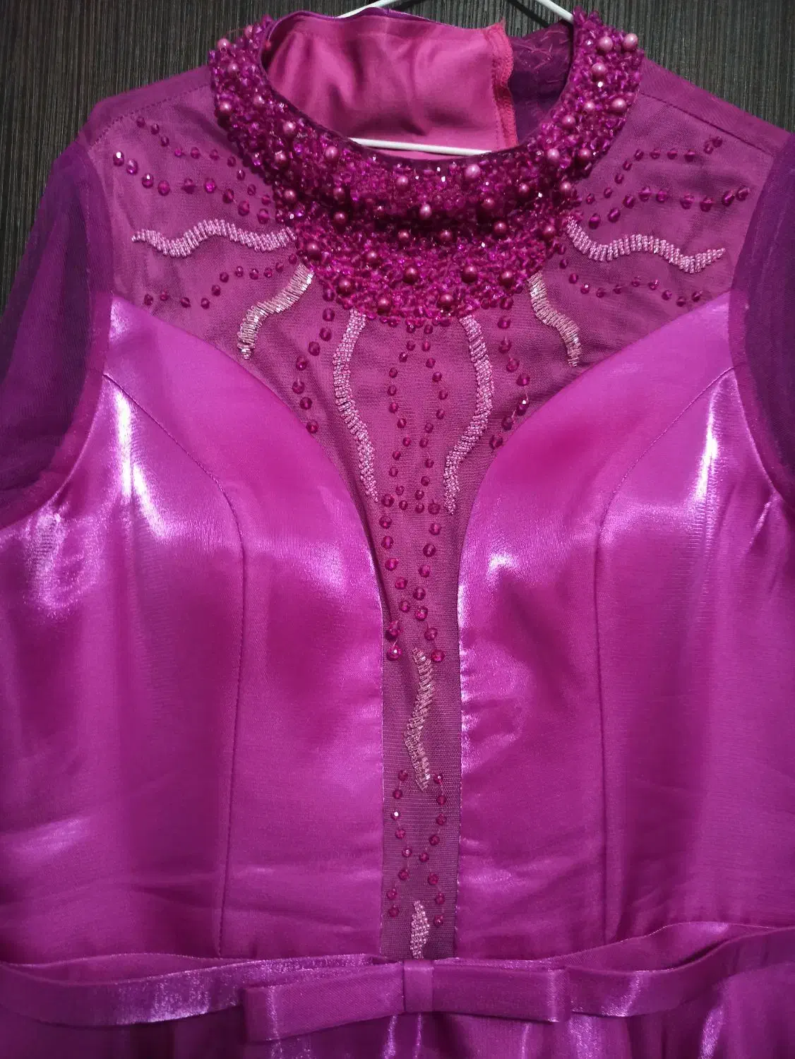 لباس مجلسی|لباس|رشت, استقامت ۱|دیوار