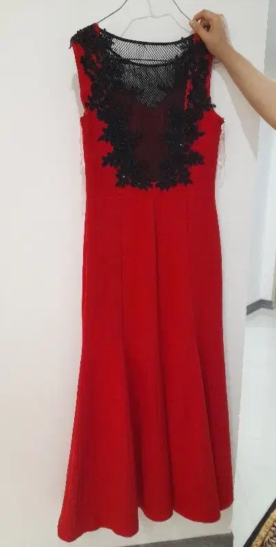 پیراهن مجلسی|لباس|سبزوار, عظیمیان|دیوار