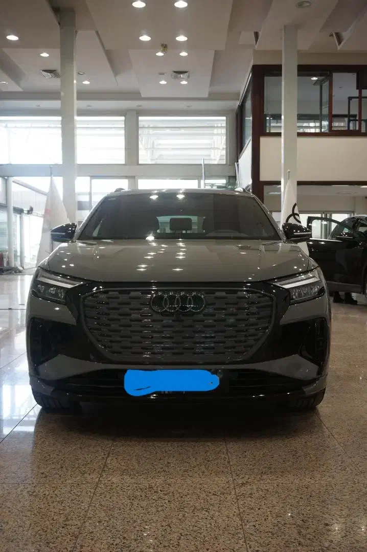 آئودی Q4 - مدل 2025|خودرو سواری و وانت|تهران, حکمت|دیوار