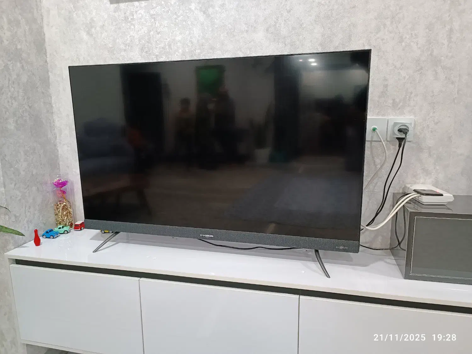 دو دستگاه تلویزیون سام و ایکس ویژن|تلویزیون و پروژکتور|قروه, |دیوار