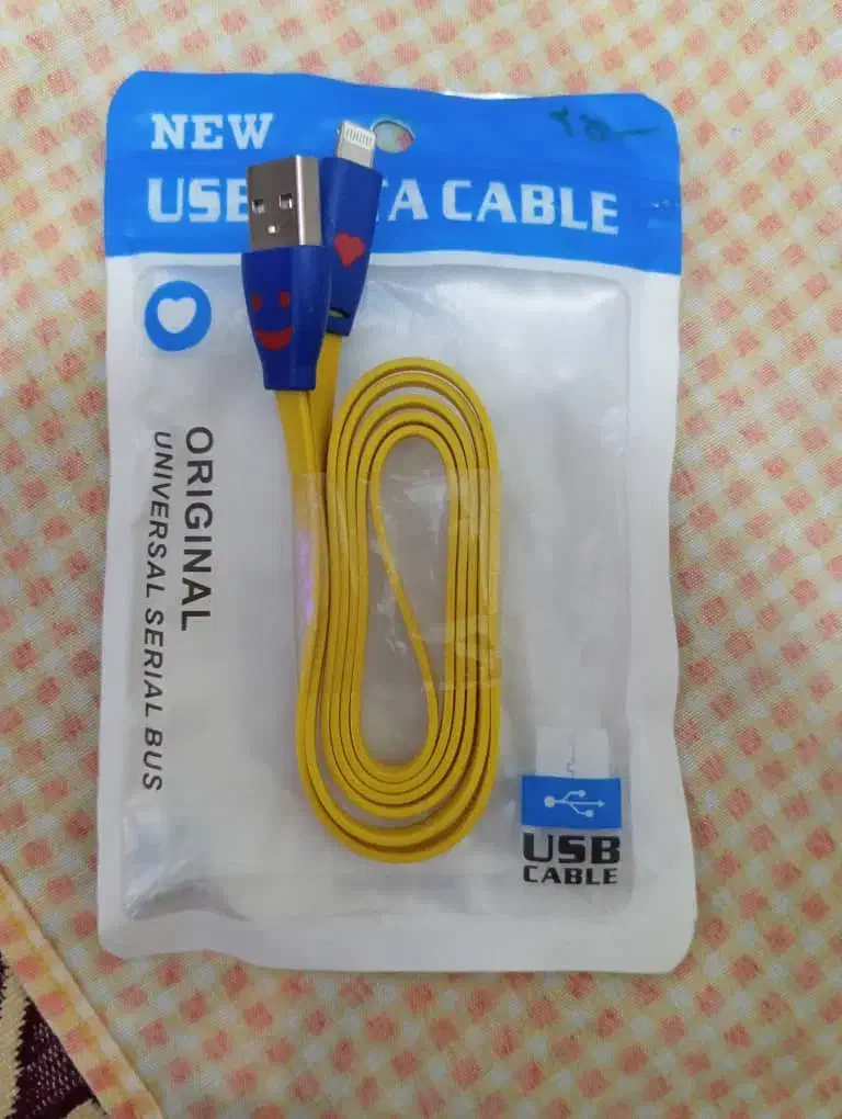 کابل شارژ و انتقال دیتا چراغ دار طرح لبخند|لوازم جانبی موبایل و تبلت|رباطکریم, شهرک صنعتی نصیرآباد|دیوار