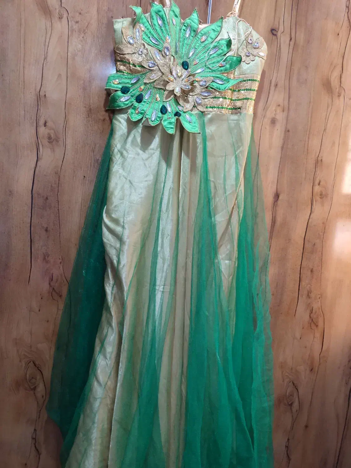 تور مجلسی|لباس|دوگنبدان, |دیوار