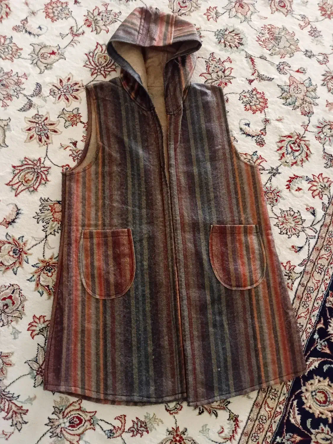 مانتو کت لباس مجلسی|لباس|رباط‌کریم, رباط‌کریم|دیوار