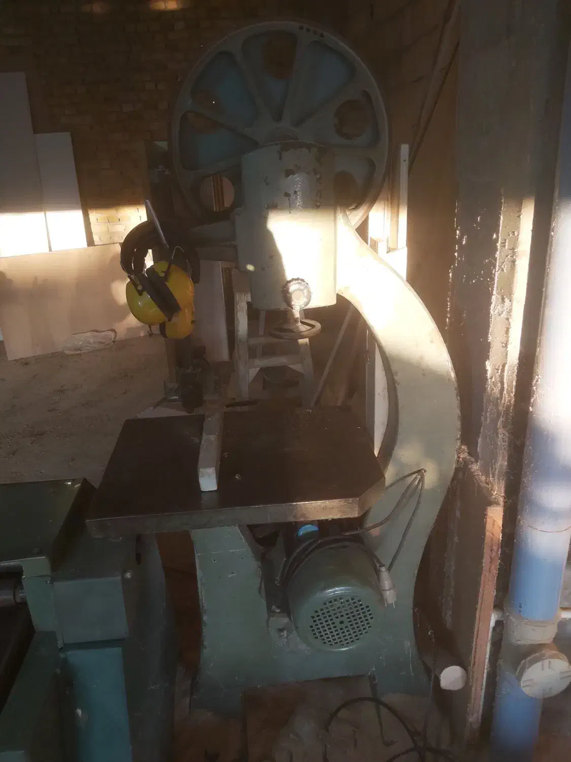 گندگی و اره فلکه|ابزارآلات|نظرآباد, نظرآباد|دیوار