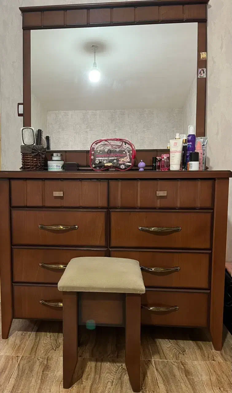 سرویس خواب در حد نو ومیز کنسول|تخت و سرویس خواب|زند, |دیوار