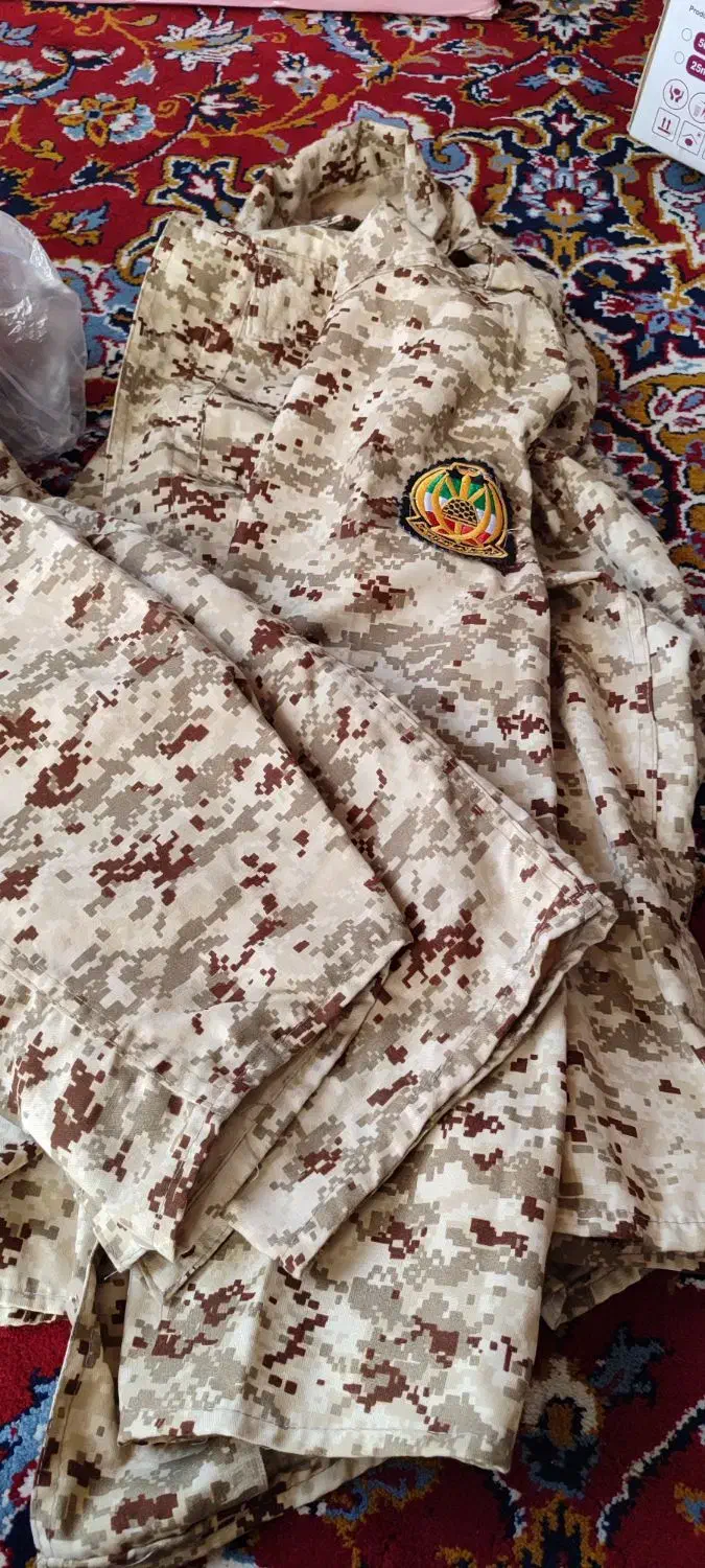 لباس سربازی و پوتین|لباس|اراک, |دیوار