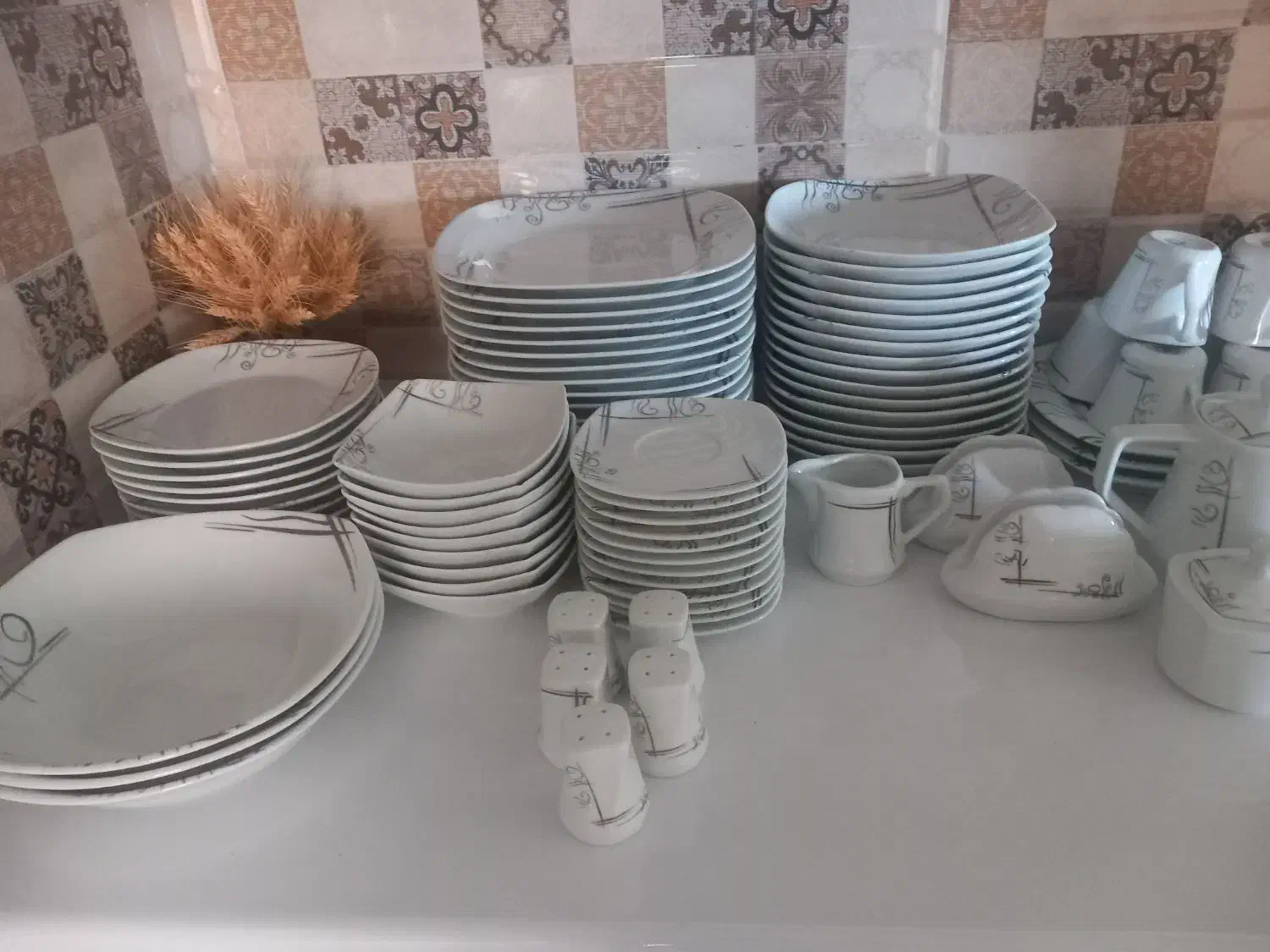 چینی پردیس ۱۸ نفره|ظروف سرو و پذیرایی|اراک, |دیوار