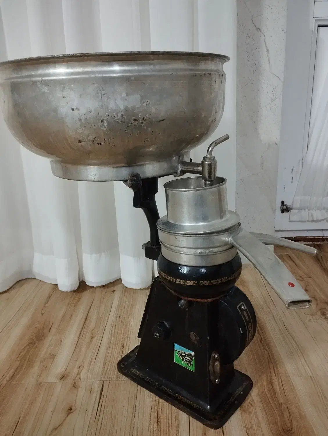 چرخ شیر|ماشینآلات صنعتی|گرمخان, |دیوار