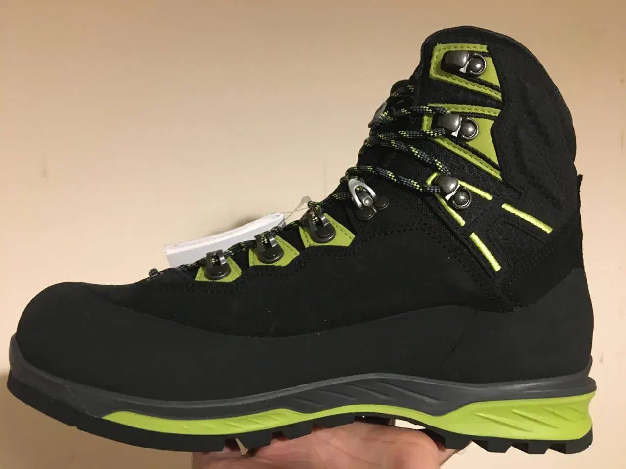 lowa|کوهنوردی و کمپینگ|تهران, شارق|دیوار