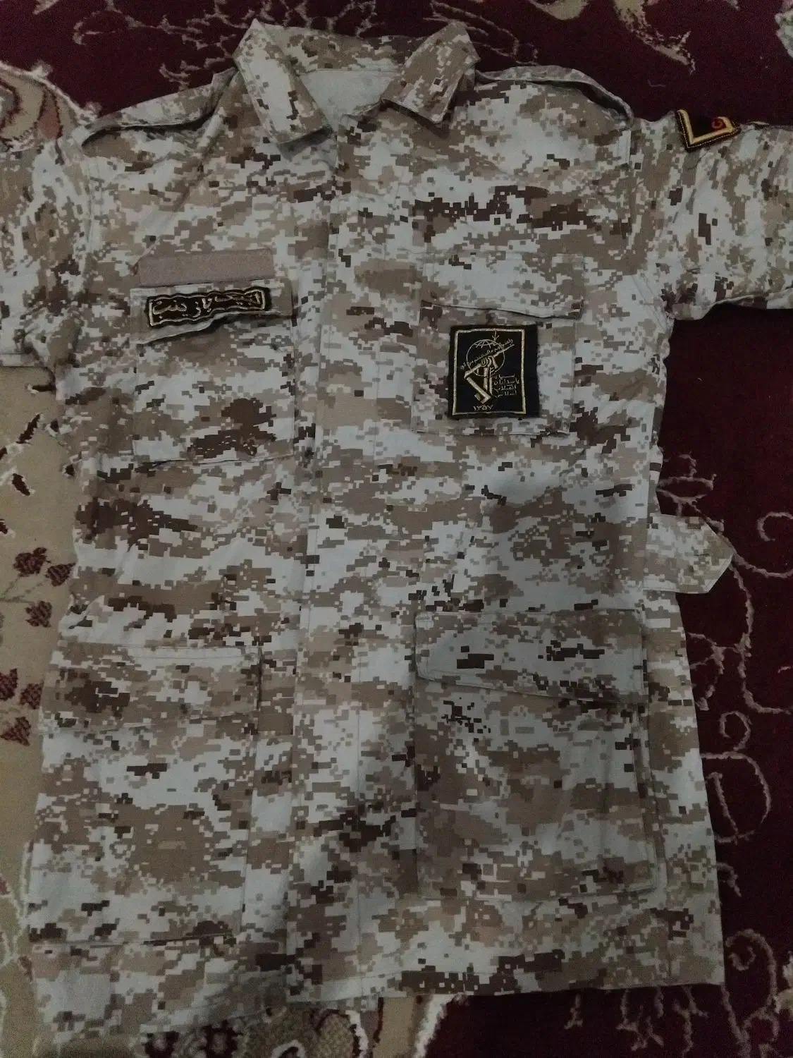 لباس نظامی خاکی|لباس|تربتحیدریه, کاشانی|دیوار