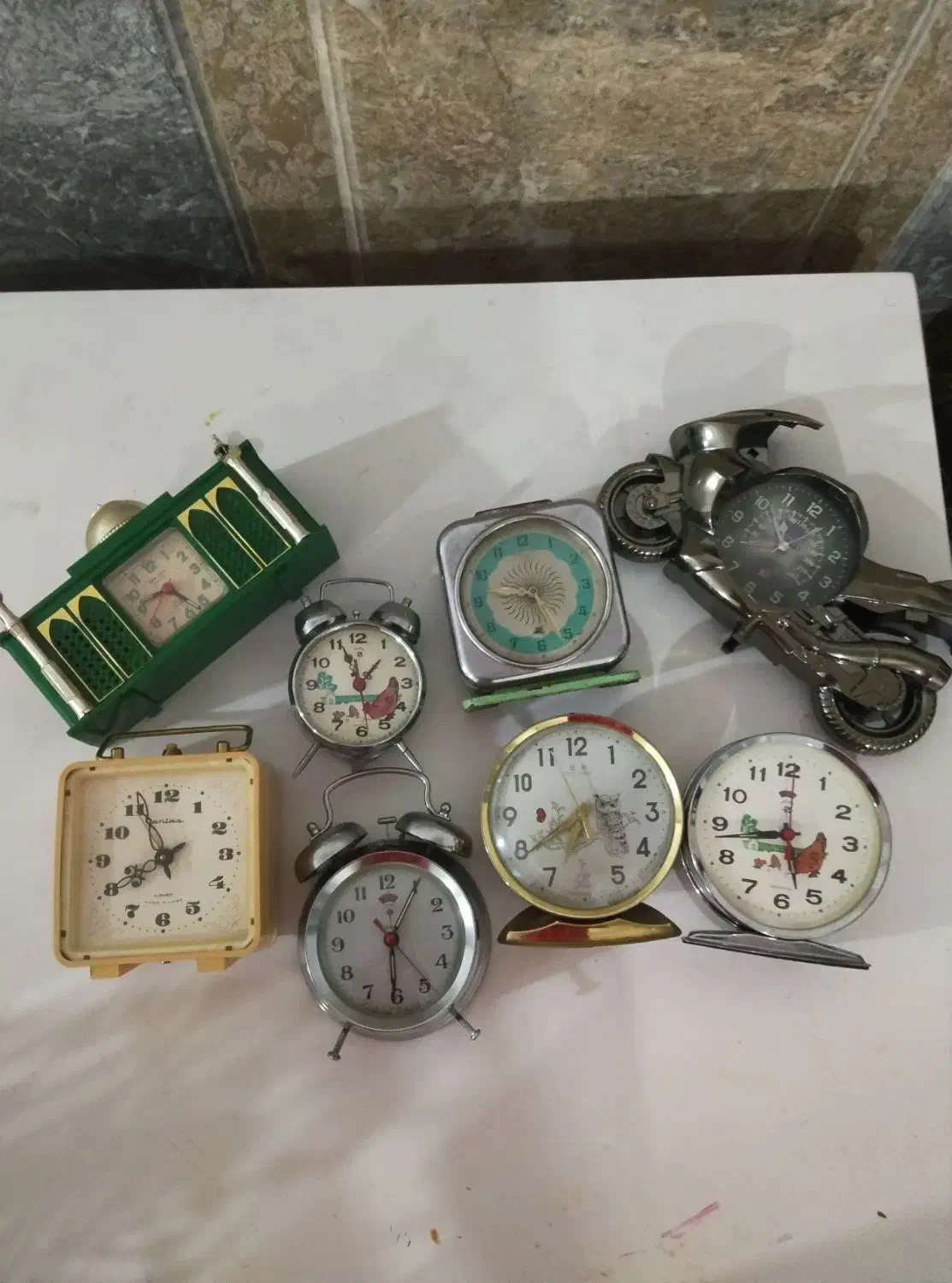 تعدادی اشیاء عتیقه|کلکسیون اشیاء عتیقه|بن, |دیوار