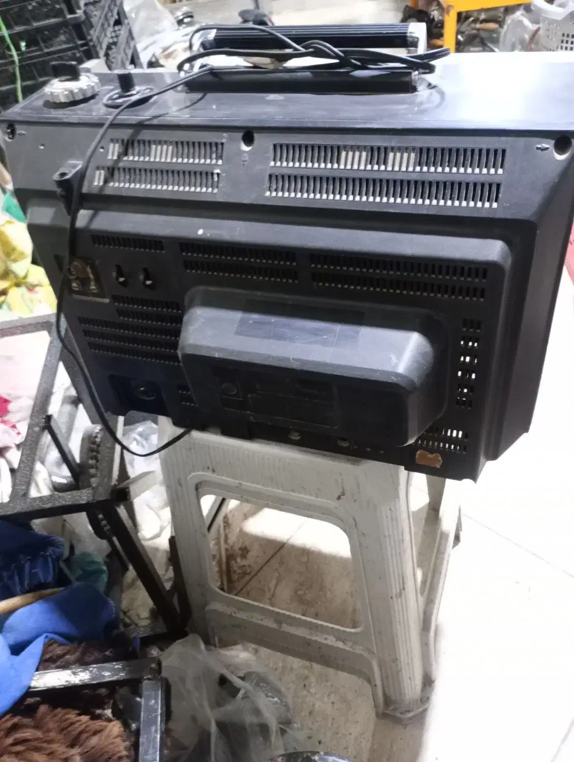 تلویزیون قدیمی|کلکسیون اشیاء عتیقه|ملارد, |دیوار